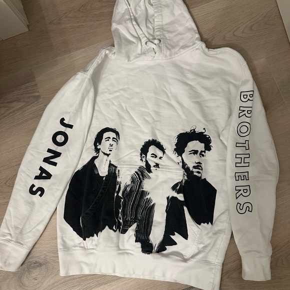 Jonas Brothers Tops - White Jonas Brothers Five Albums, One Night, The Tour Hoodie